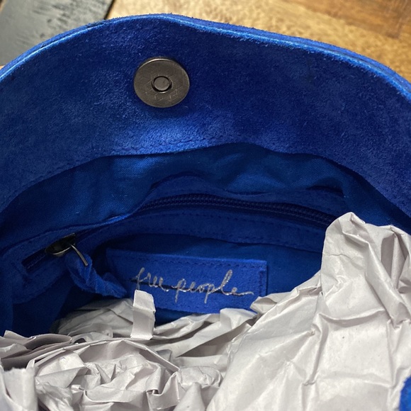 Free People soren suede bucket bag in rinsed cobalt blue NWT - Picture 10 of 10
